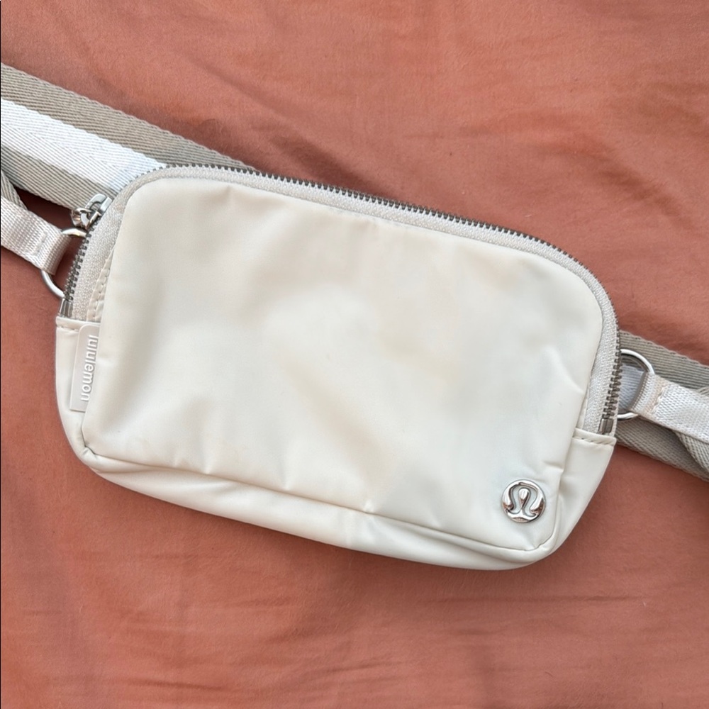 Lululemon Everywhere Crossbody Bag